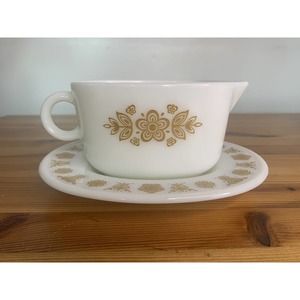 Vintage Pyrex Butterfly Gold Gravy Boat and Dish, No chips or cracks, EVC
